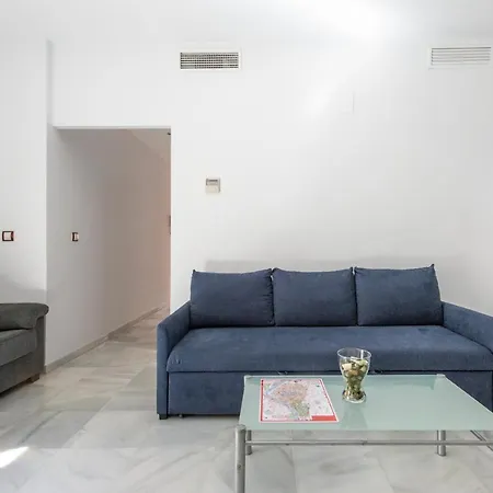 First Floor Near Macarena Church דירה *