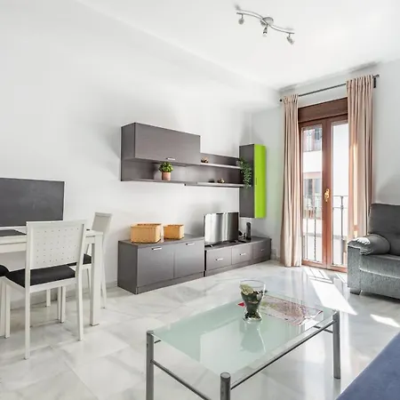 First Floor Near Macarena Church Appartamento