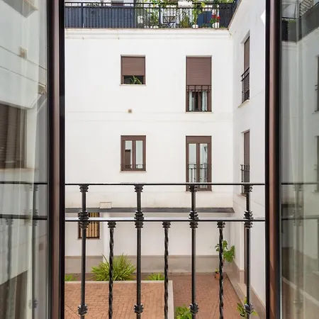 아파트 First Floor Near Macarena Church